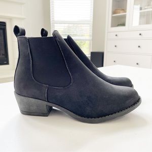 Rosegirl Black Short Pull-on Boots T13703 B4